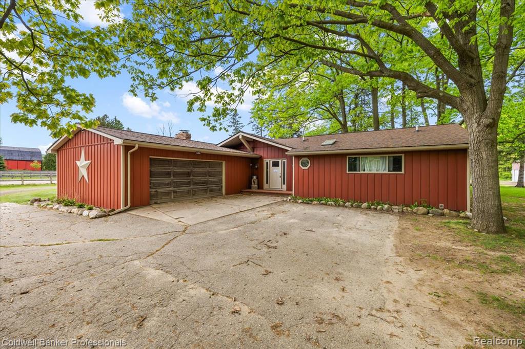 5240 THOMAS Road, Metamora, MI 48455 — Photo 2