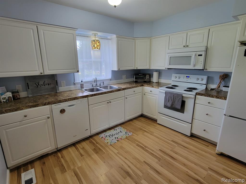 4887 CENTER Street, Millington, MI 48746 — Photo 4