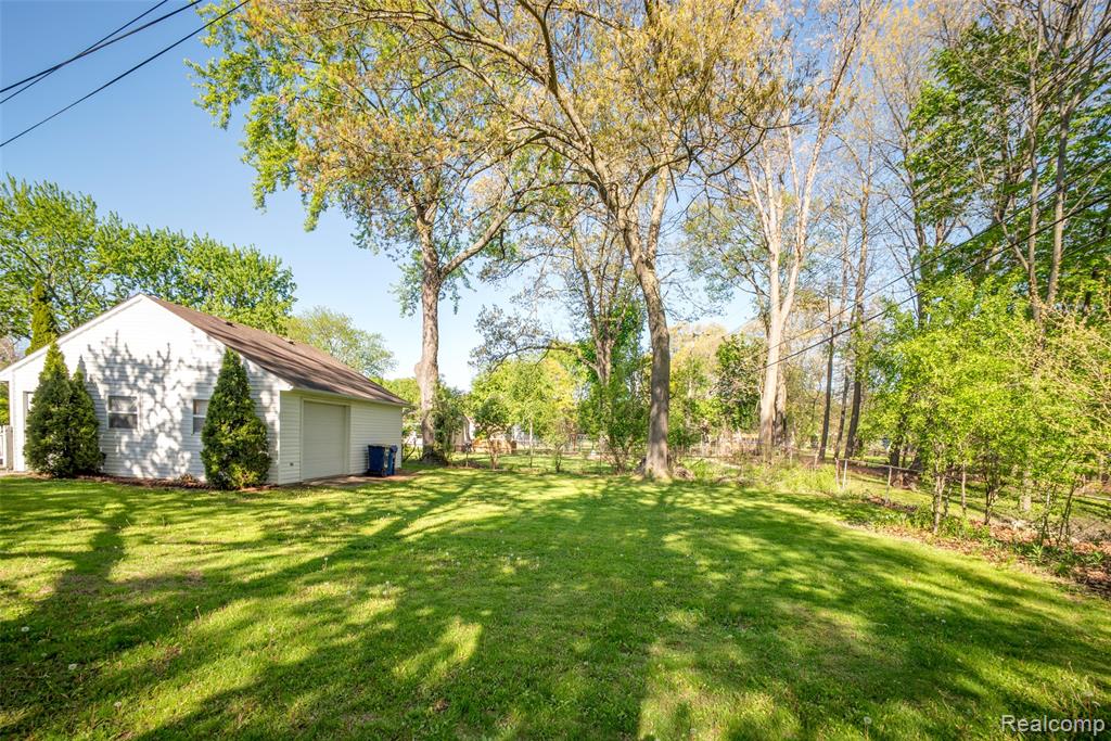 4120 Baybrook Drive, Waterford, MI 48329 — Photo 24