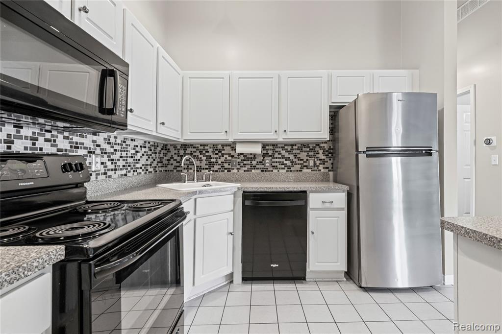 23351 Stiles Court, Brownstown, MI 48183 — Photo 10