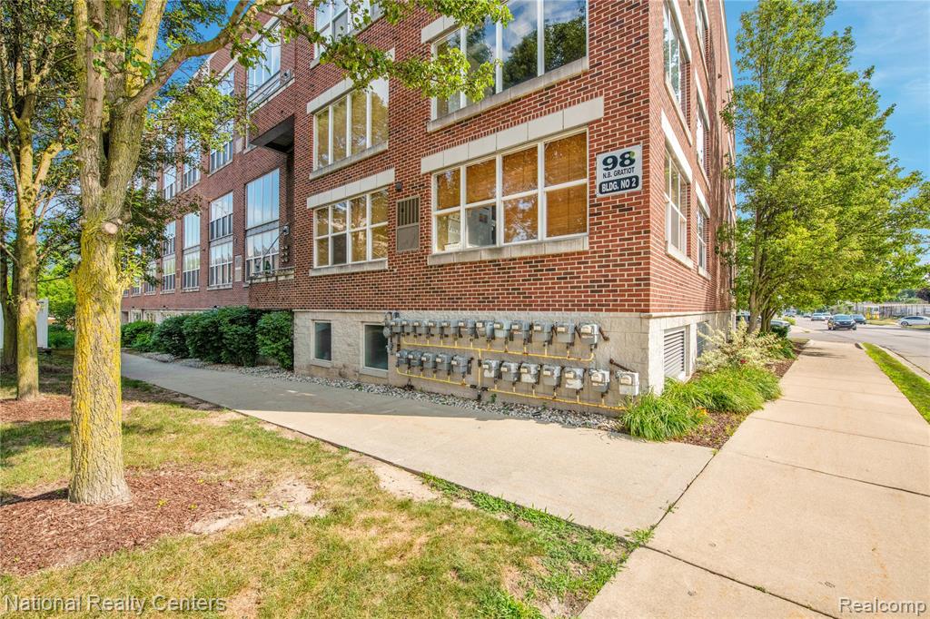 98 Northbound Gratiot Avenue, 29, Mount Clemens, MI 48043 — Photo 2