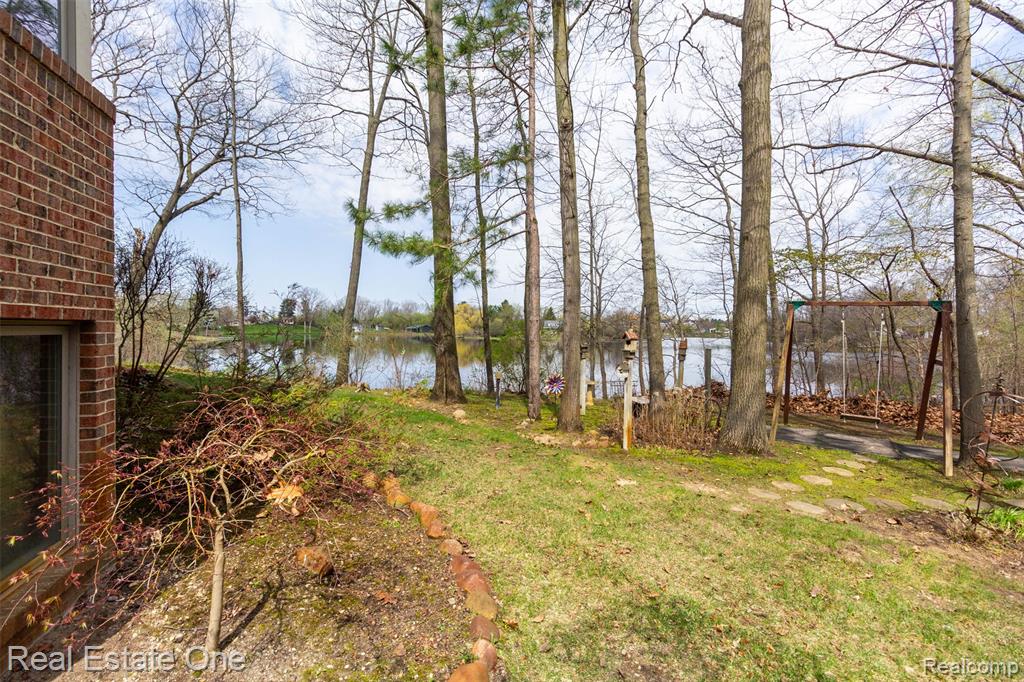 10215 Mill Pointe Drive, Goodrich Vlg, MI — Photo 49