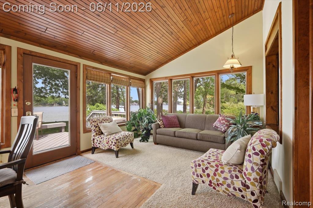 6880 Forestlawn Court, Waterford, MI 48327 — Photo 12