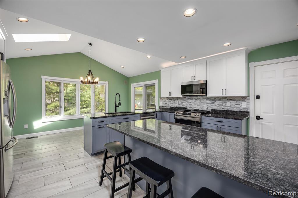 3600 Woodview Avenue, West Bloomfield, MI 48324 — Photo 13