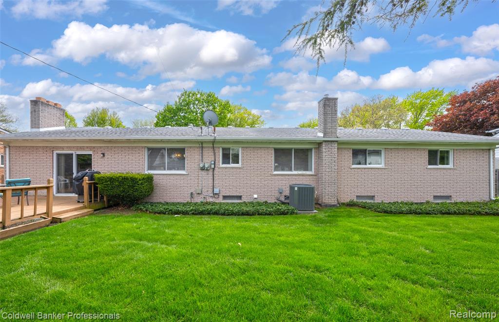 23305 N Rosedale Court, Saint Clair Shores, MI 48080 — Photo 33