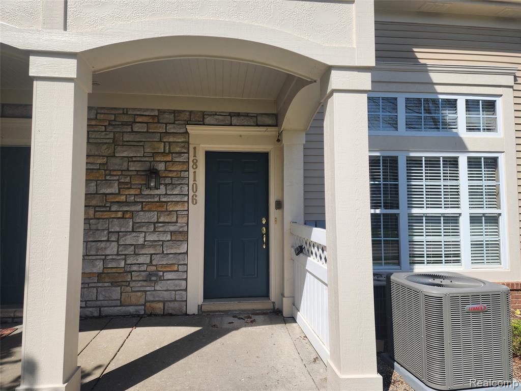 18106 Addington Drive, Commerce Twp, MI 48390 — Photo 4