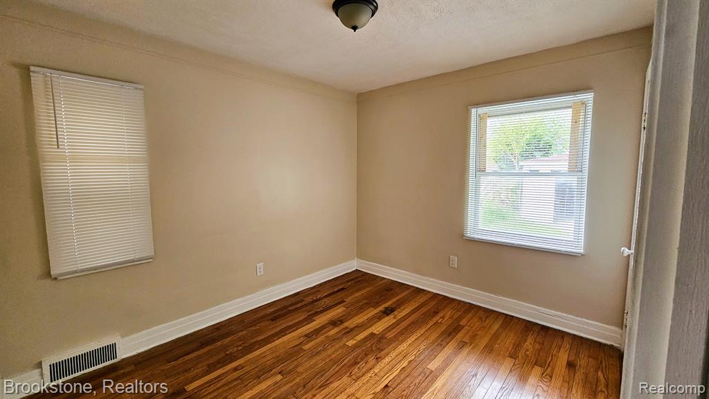 5790 LAKEPOINTE Street, Detroit, MI 48224 — Photo 15