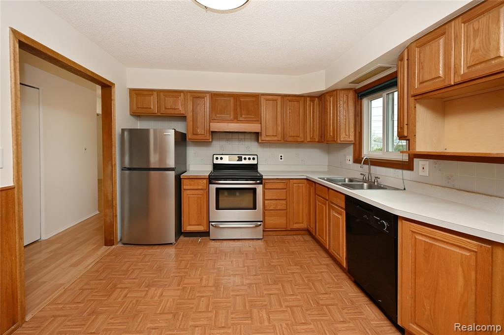 27807 Delton Street, Madison Heights, MI 48071 — Photo 7
