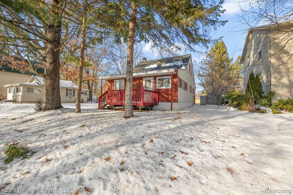 8226 Dickert street, Commerce Twp, MI 48382 — Photo 4