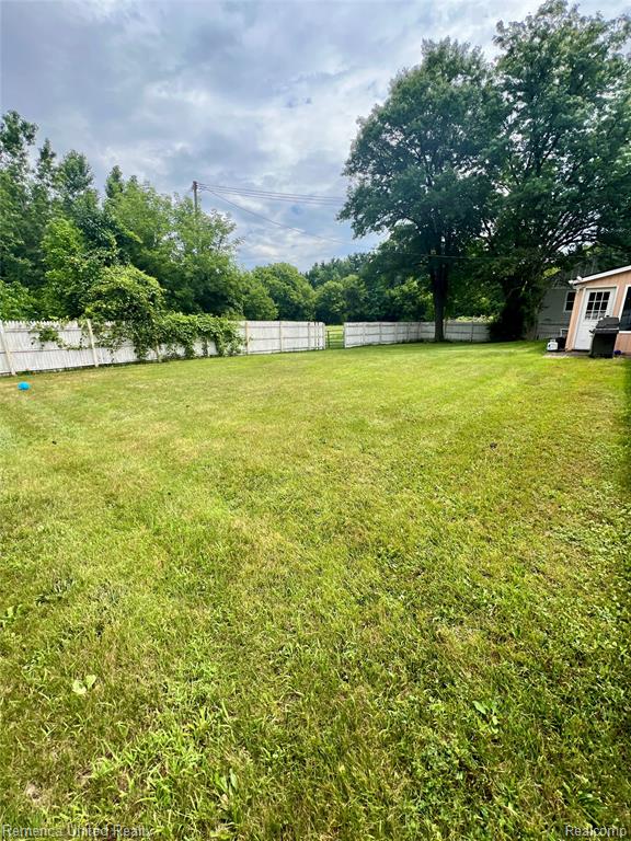 7270 Elizabeth Lake Road, Waterford, MI 48327 — Photo 4