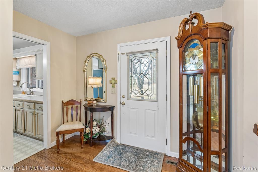 5464 N Seymour Road, Flushing, MI 48433 — Photo 12