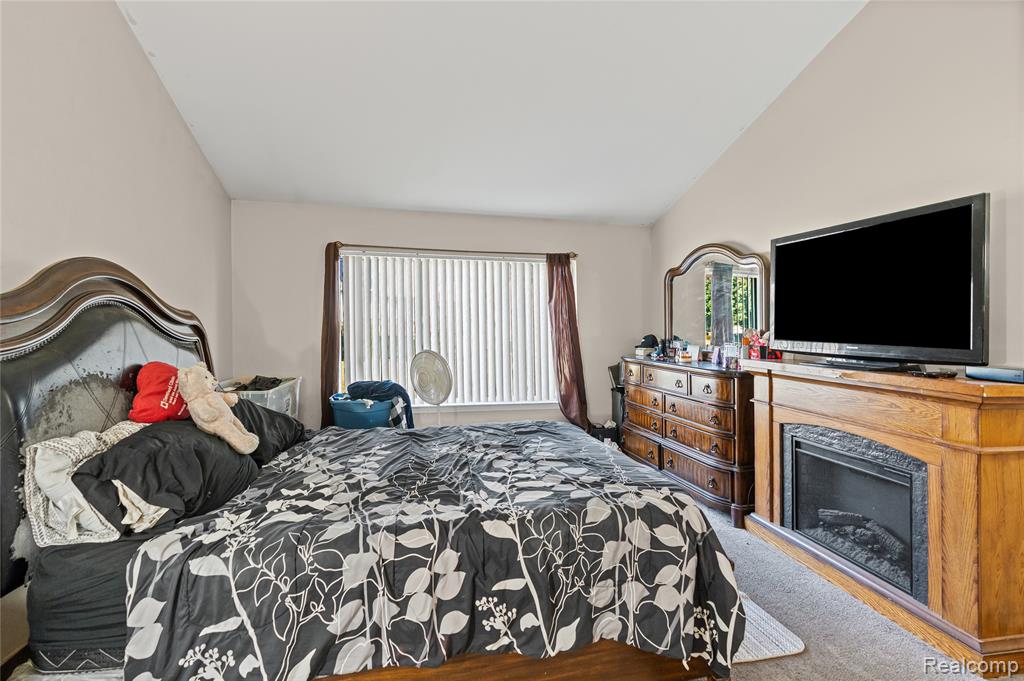 805 Columbia Drive, Flint, MI 48503 — Photo 19