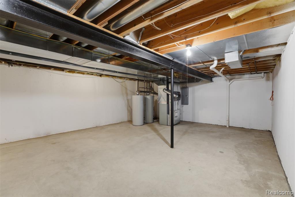 4368 Gateway Circle, West Bloomfield, MI — Photo 36