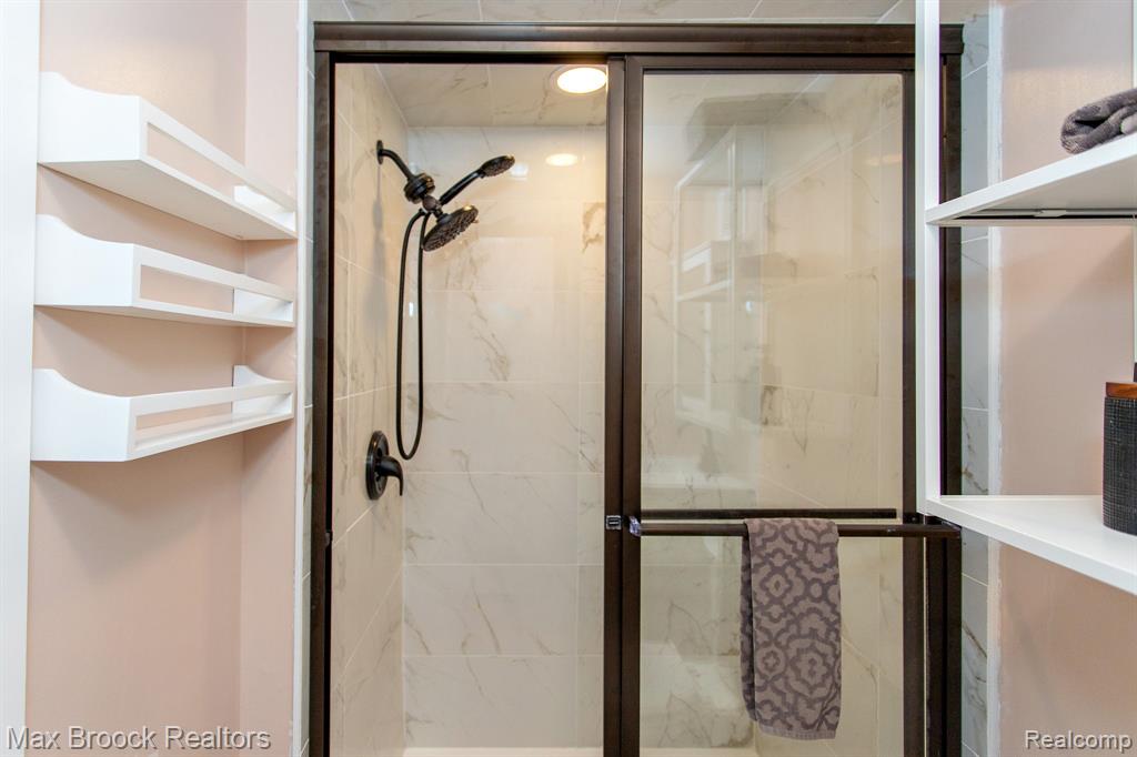 918 ALBERTA Street, Ferndale, MI 48220 — Photo 23