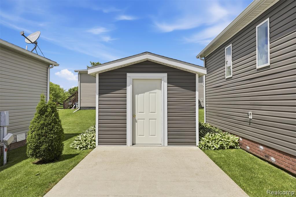 11766 Cedarbrook Drive, South Lyon, MI 48178 — Photo 19