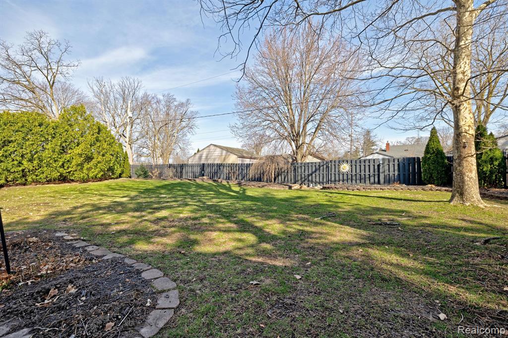 4704 CRUTCHFIELD Drive, Saginaw, MI 48638 — Photo 63