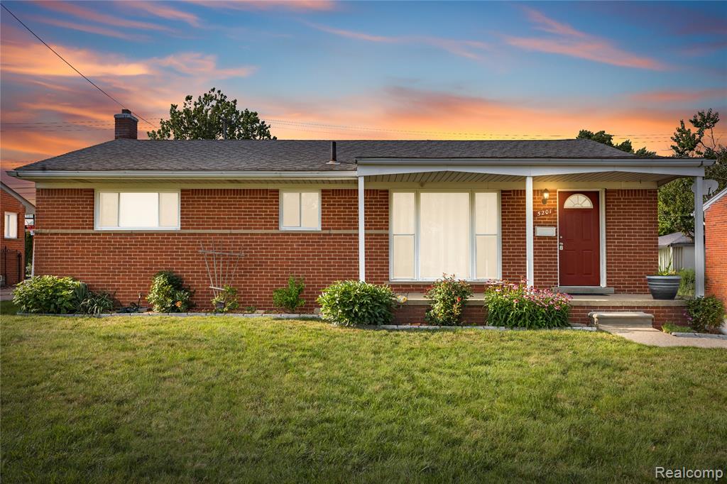 5201 Arden Avenue, Warren, MI 48092 — front exterior