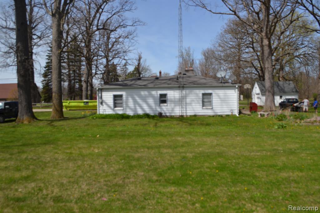 4427 Fenton Road, Burton, MI 48529 — Photo 25