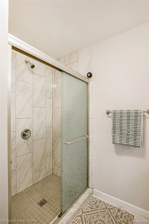 5748 Kingsfield Drive, West Bloomfield, MI — Photo 25