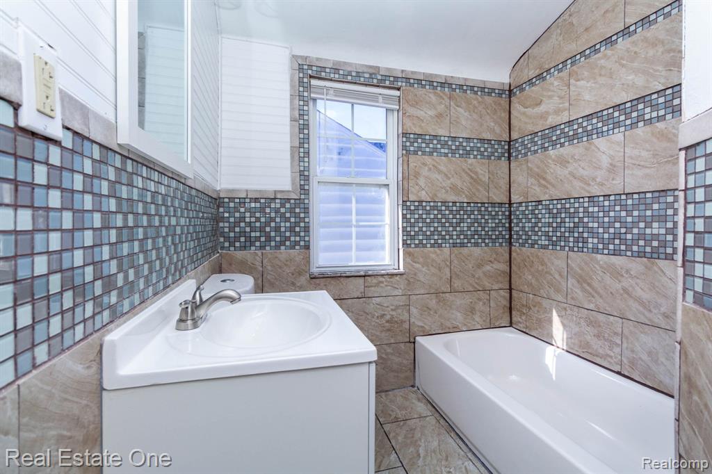 18666 Carrie Street, Detroit, MI 48234 — Photo 25