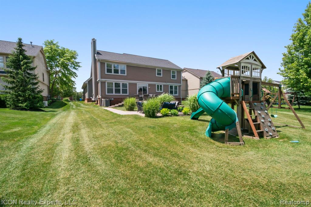 884 Grandview Drive, Commerce Twp, MI 48390 — Photo 44