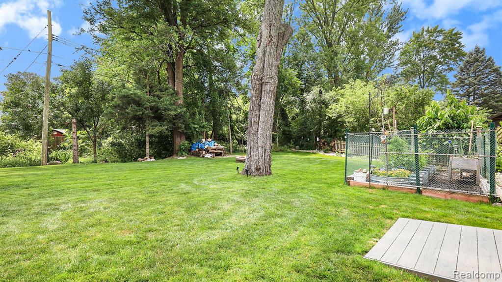8635 N ESTON Road, Clarkston, MI 48348 — Photo 31