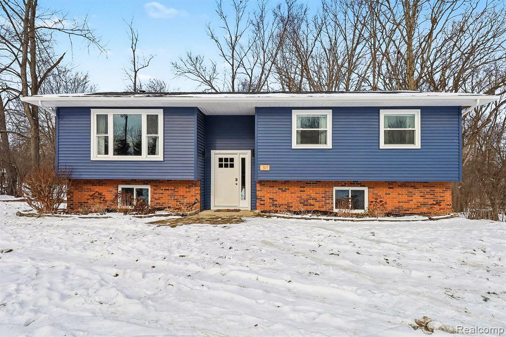 451 6 Mile Road, Whitmore Lake, MI 48189 — front exterior