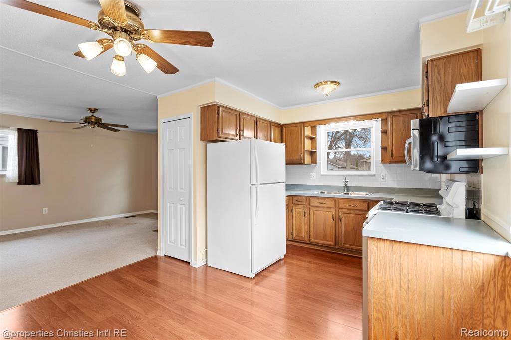 8834 Janis Street, Shelby Twp, MI 48317 — Photo 10