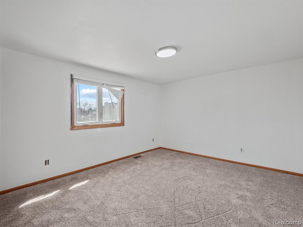 5079 W POND Circle, West Bloomfield, MI 48323 — Photo 24