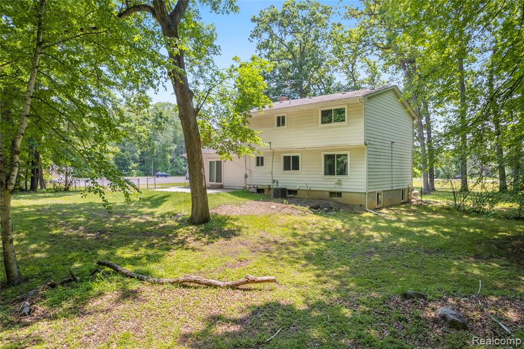 6650 ELIZABETH LAKE Road, Waterford, MI 48327 — Photo 21