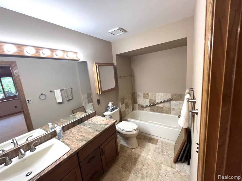 55799 SHELBY Road, Shelby Twp, MI 48316 — Photo 17