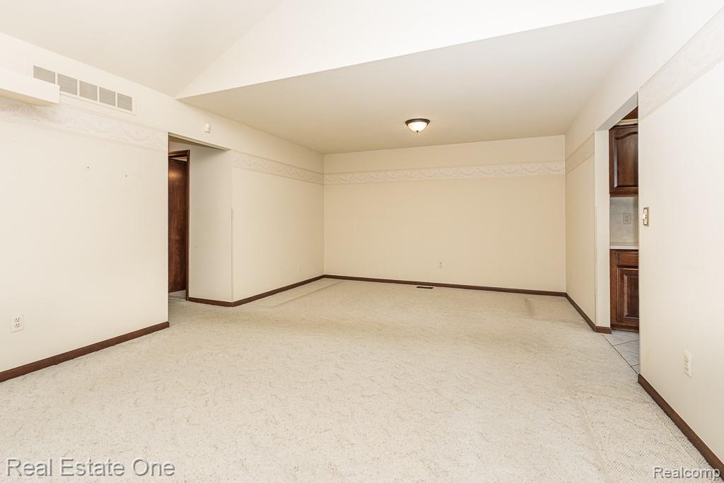 48790 Mill Bank Court, Utica, MI 48315 — Photo 5