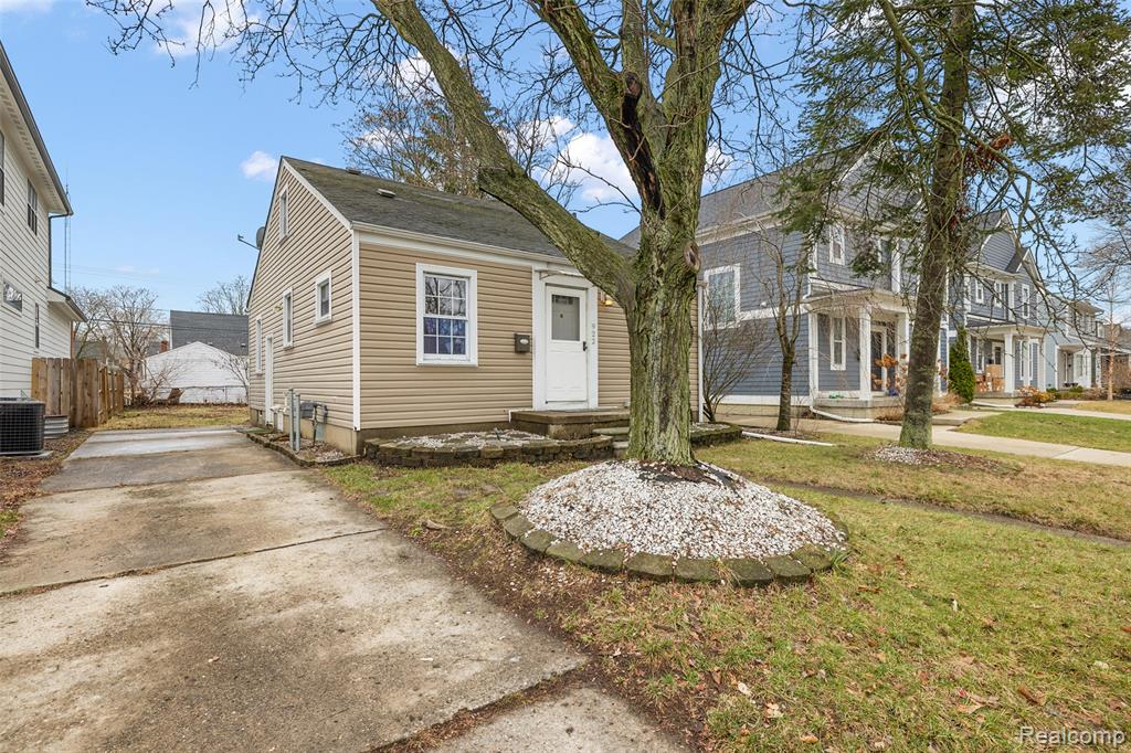 922 McLean Avenue, Royal Oak, MI 48067 — Photo 39