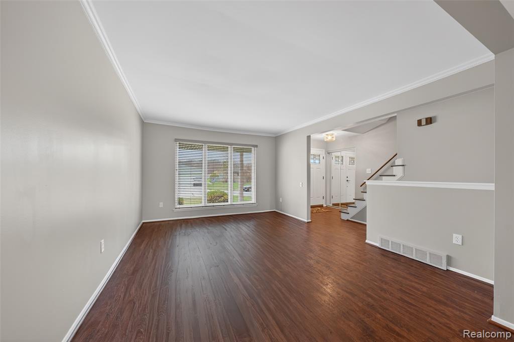 30110 Manor Drive, Madison Heights, MI 48071 — Photo 6
