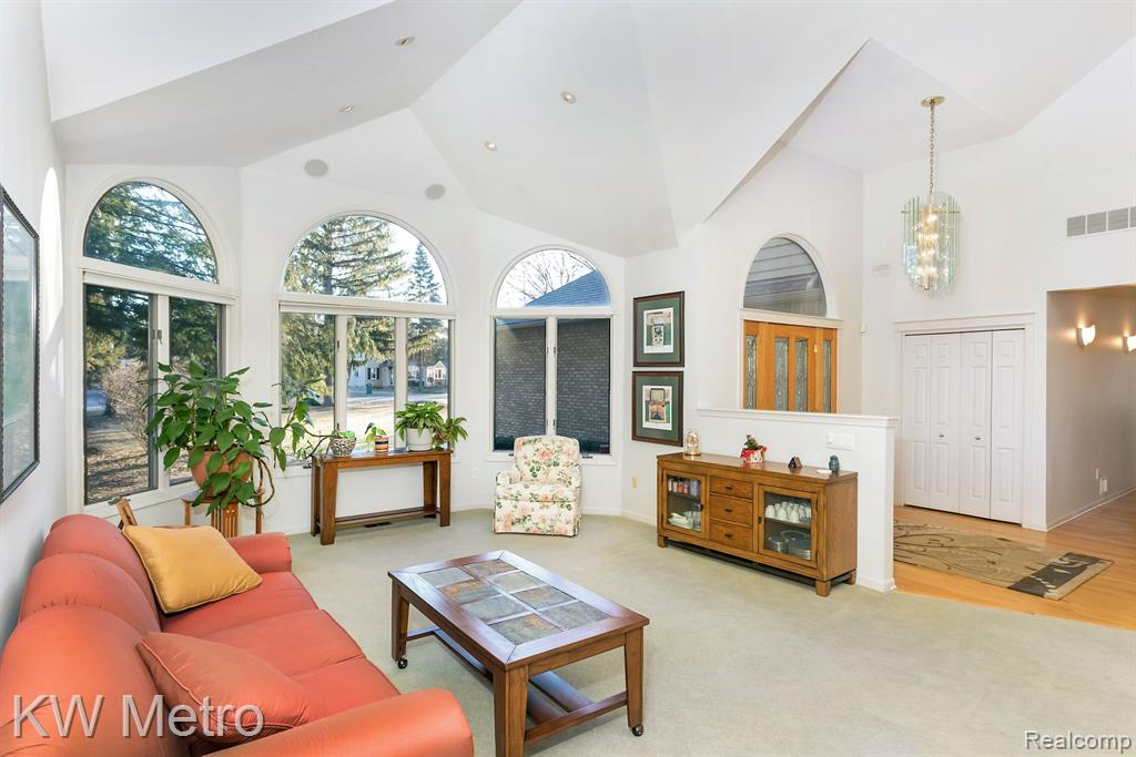 685 TRINWAY Drive, Troy, MI 48085 — Photo 9