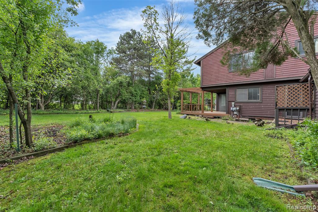 5772 Perrytown Drive, West Bloomfield, MI — Photo 53