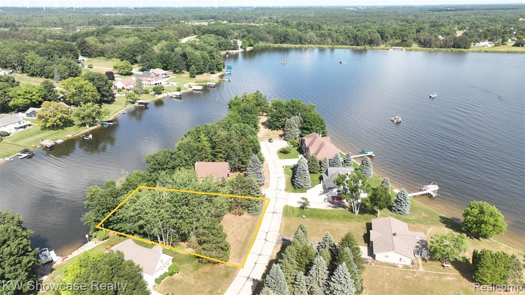1033 Cantabrian Drive, Weidman, MI 48893