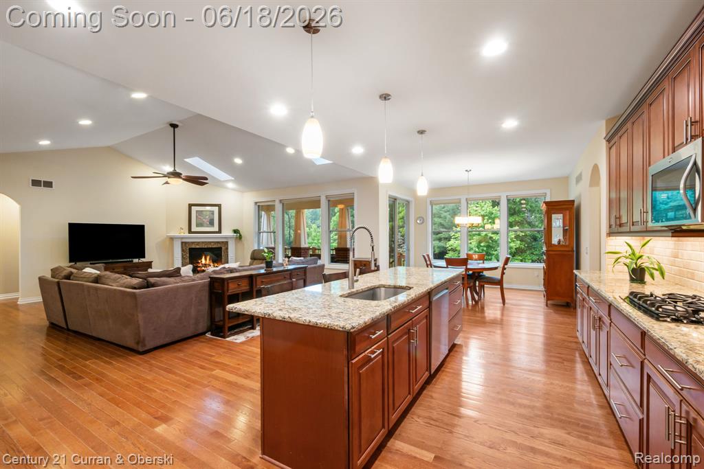 34225 Thornbrook Drive, Farmington, MI 48335 — Photo 16