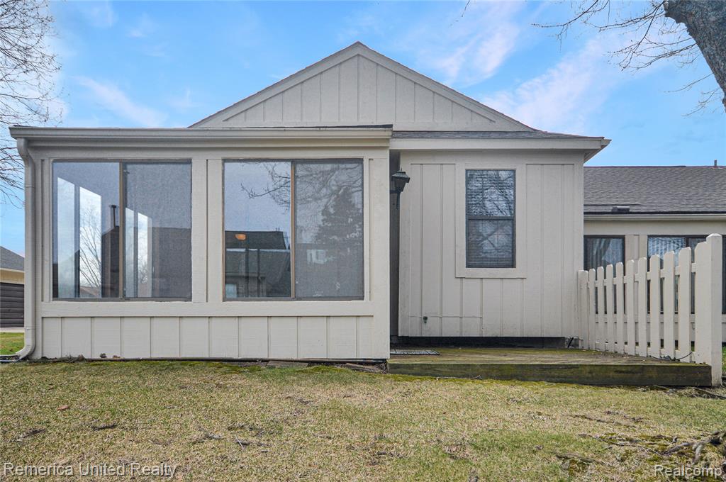 12113 Lexington Drive, South Lyon, MI 48178 — Photo 3