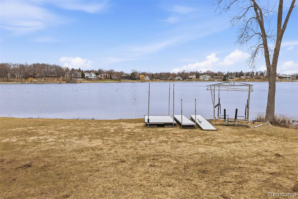 2954 Long Ridge Court, West Bloomfield, MI 48323 — Photo 11