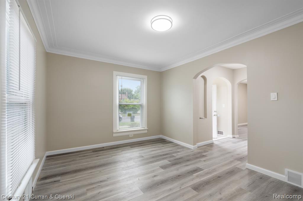 8771 E OUTER Drive, Detroit, MI 48213 — Photo 9