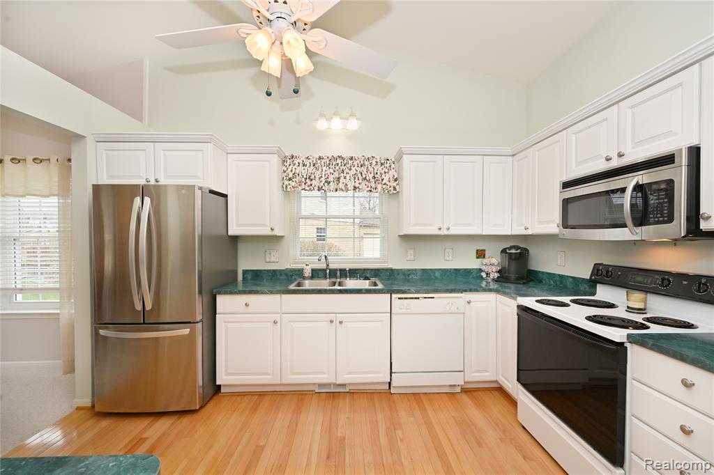 324 Cherry Hill Pointe Drive, 27, Canton, MI 48187 — Photo 15