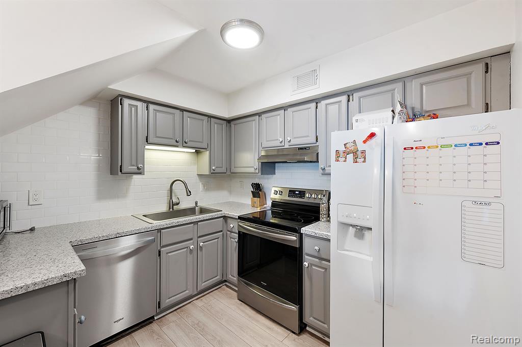 243 Pinewood Circle, Plymouth, MI 48170 — Photo 13