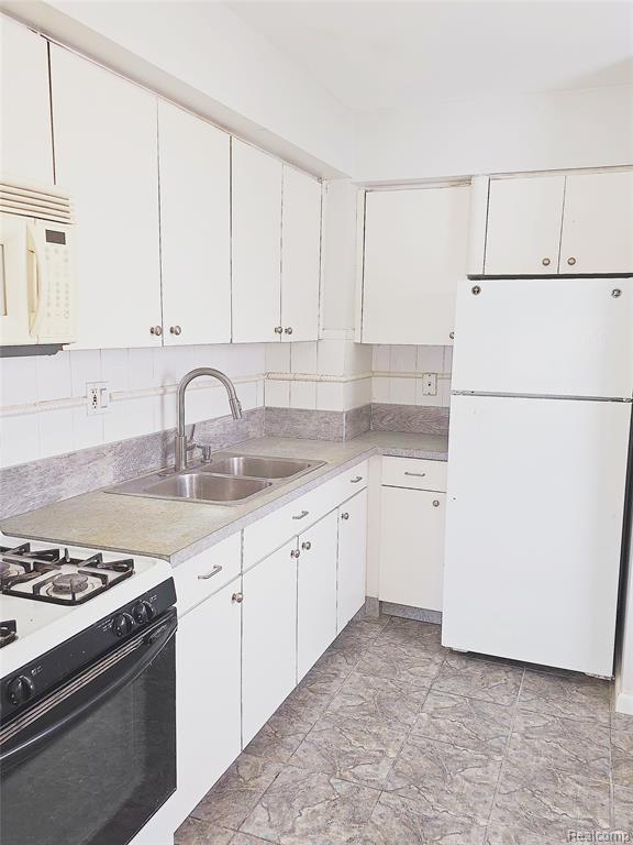 759 E Maxlow Avenue, Hazel Park, MI 48030 — Photo 12