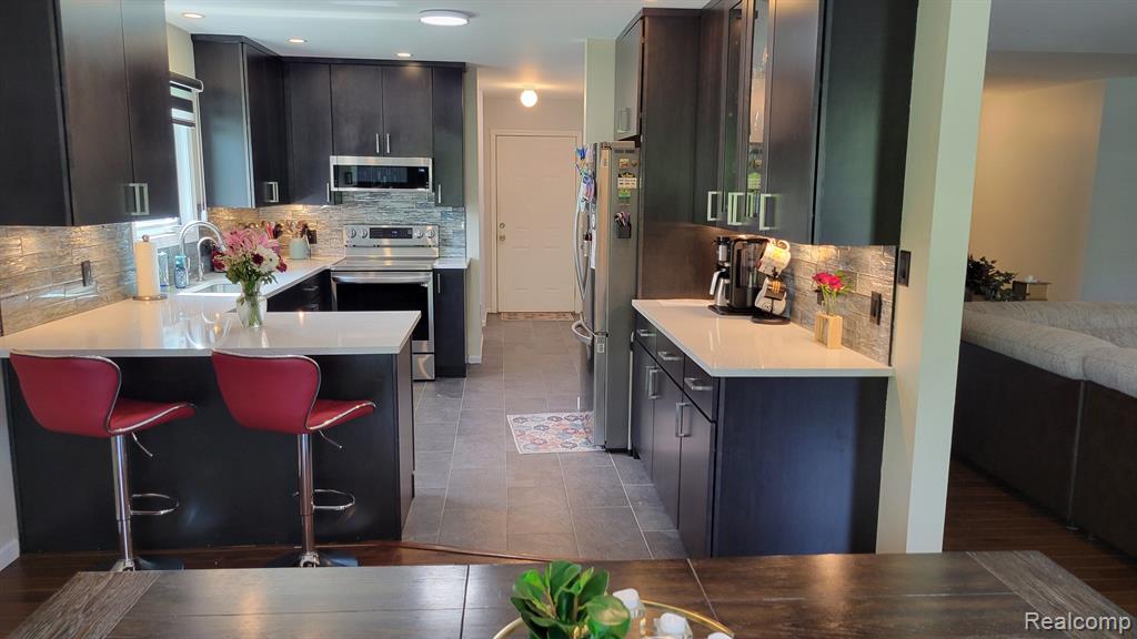 6192 N SHORE Drive, West Bloomfield, MI 48324 — Photo 16