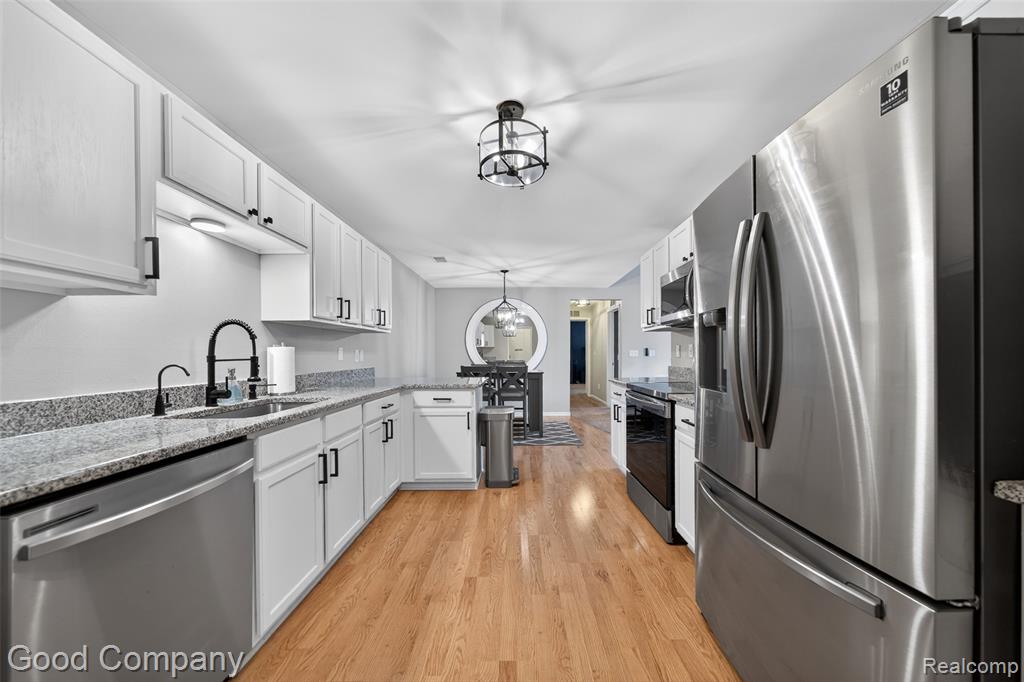 2854 Cottonwood Drive, B, Waterford, MI 48328 — Photo 9