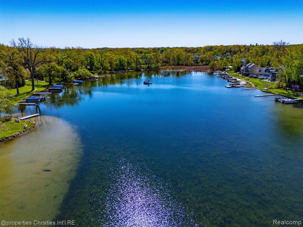6785 GRASSLAND Avenue, West Bloomfield, MI 48324 — Photo 48