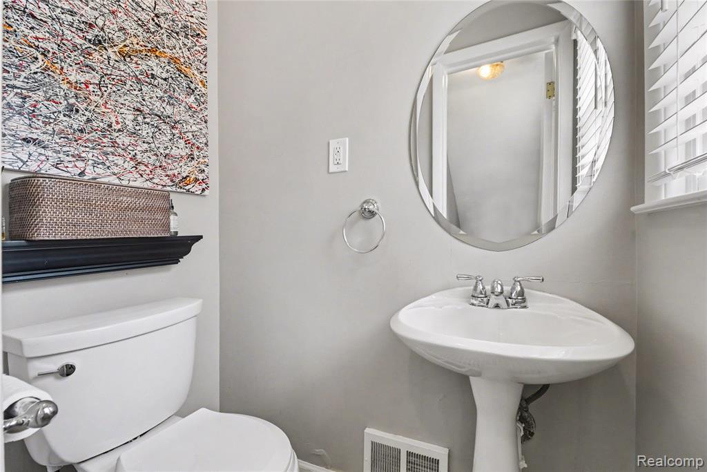 32240 Auburn Drive, Beverly Hills, MI 48025 — Photo 11