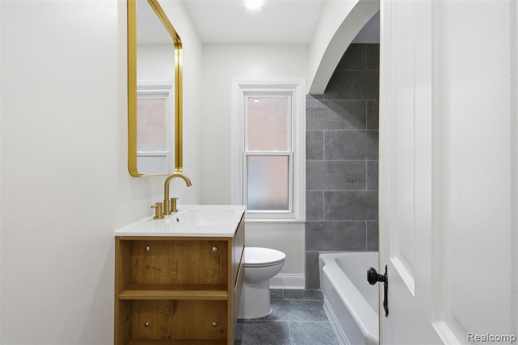 1388 Vernier Road, Grosse Pointe, MI 48236 — Photo 11