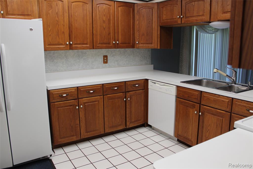 4037 Sandy Creek Drive, Utica, MI 48316 — Photo 4
